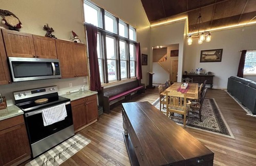 Markville House | Sanctuary Parish 18Ft ceilings, 5 bedrooms, & 3 baths