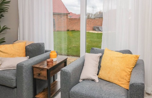 Morpeth Cottage | SANCTUARY VIEW, pet friendly, with hot tub in Morpeth