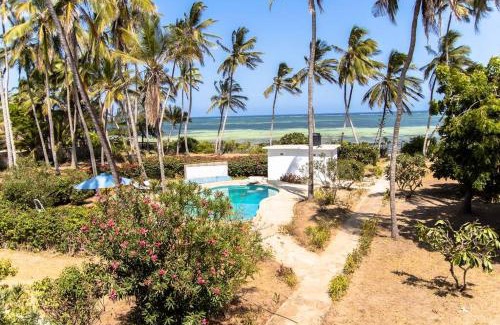 Mombasa Villa | Sand and Shells Beach House- 4 Bedroom with a pool
