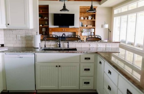 Kingsland House | Sand beach FUN on LBJ 11 beds Beautiful views