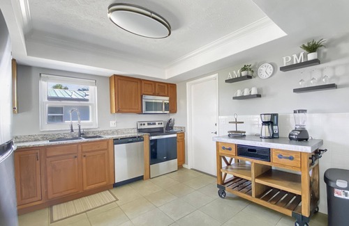 Oakland Hills Villa | Sand Dollar, full refund*, pool heat, sleeps 6