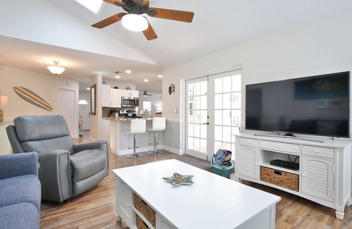 West Bradenton House | Sand Dollar - Newly Renovated Home w/Private Heated Saltwater Pool, Free Wifi