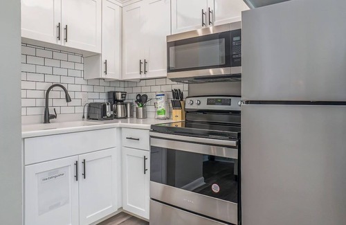 Norfolk Apartment | Sand Dune Suite Three /1 Block From Beach /Washer/Dryer