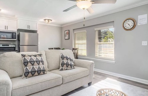 Norfolk Apartment | Sand Dune Suite Three /1 Block From Beach /Washer/Dryer