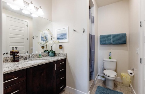 Hurricane House | Sand Hollow Condo- Sleeps 8- Right next to pool
