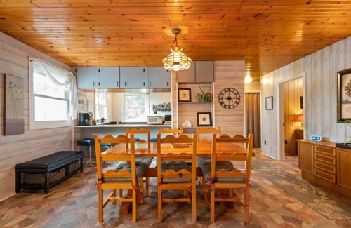 North Frontenac Cottage | Sand Lake Oasis -Beautiful 3Br Waterfront Cottage w/Lots to Do!