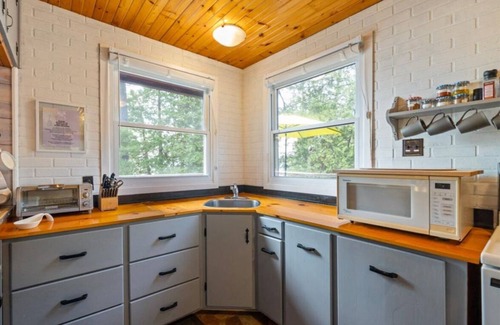 North Frontenac Cottage | Sand Lake Oasis -Beautiful 3Br Waterfront Cottage w/Lots to Do!