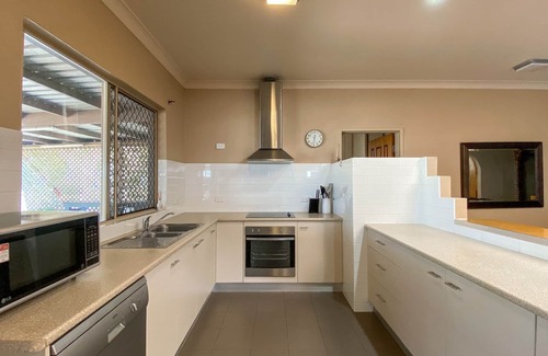 Traviston House | Sand n Sea - Burrum Heads- Beachfront- 4BR- Aircon -Pets Welcome