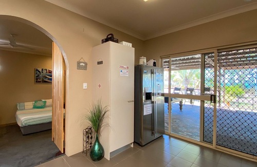 Traviston House | Sand n Sea - Burrum Heads- Beachfront- 4BR- Aircon -Pets Welcome