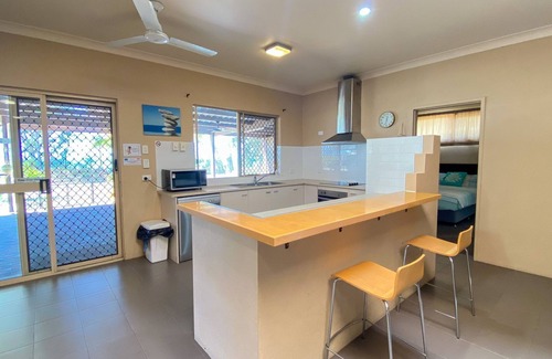 Traviston House | Sand n Sea - Burrum Heads- Beachfront- 4BR- Aircon -Pets Welcome