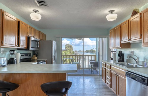 Redington Shores Hotel | Sand Vista Vacation Rentals