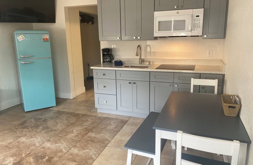 Redington Shores Hotel | Sand Vista Vacation Rentals