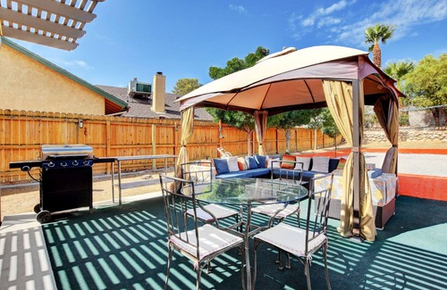 Las Vegas House | Sand Volleyball And Orange Turf.This Is Vegas!