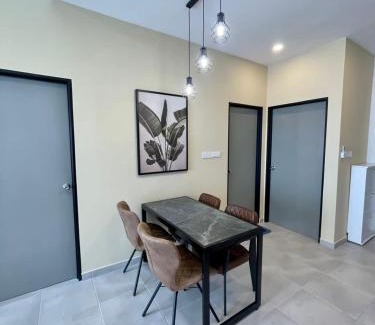 Sandakan Apartment | Sandakan Homestay Coastal Serenity 山海绿栖
