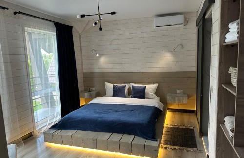 Shaian House | Sandal