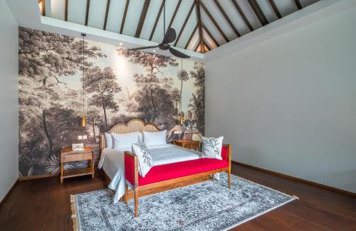Sei Pinang Villa | Sandara - Tropical Luxe 4BR Villa, 4 Minutes to Beach!