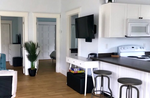 Cherry Valley House | Sandbanks Cottage Resort Villa In Beautiful Prince Edward County