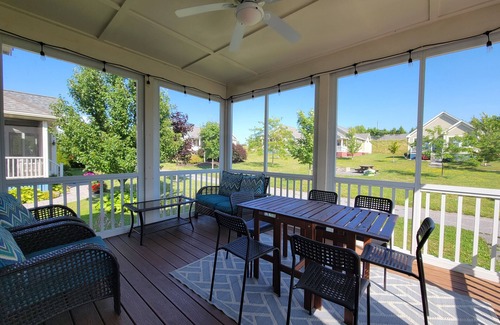 Cherry Valley House | Sandbanks Cottage Resort Villa In Beautiful Prince Edward County