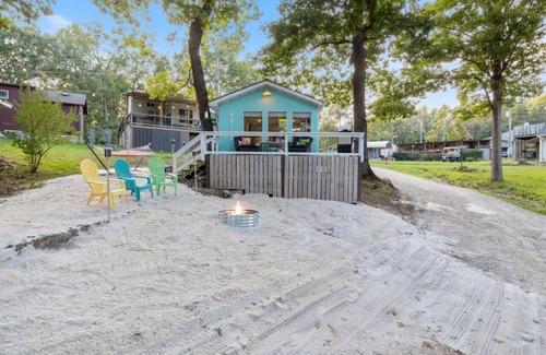 Sunrise Beach Apartment | Sandbox 9-Boat Slip, SUPs, Fire Pit, Pet Friendly