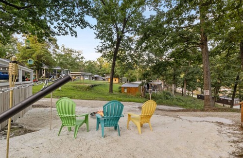 Sunrise Beach Apartment | Sandbox 9-Boat Slip, SUPs, Fire Pit, Pet Friendly