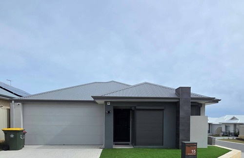 Yanchep House | Sandcastle by the Sea - footsteps to the beach!