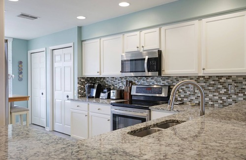 Tropical Cove Condo | Sandcastle Retreat at Lexington CC Lake Village