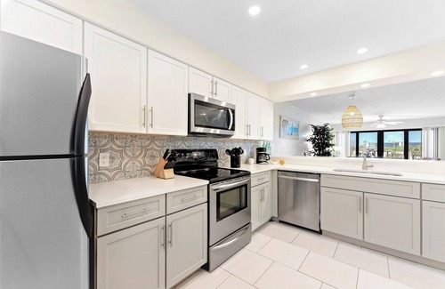 Cocoa Beach Condo | Sandcastles by Happy Palm Stays