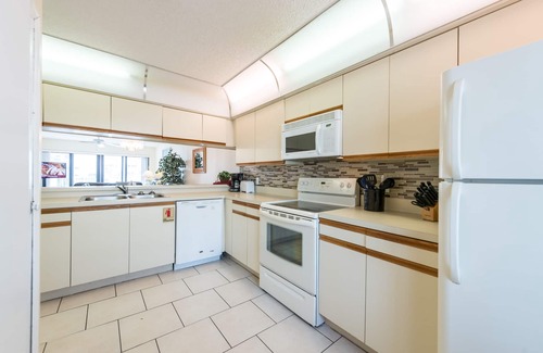 Cocoa Beach Condo | Sandcastles by Happy Palm Stays