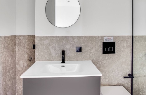 Thessaloniki Apartment | Sanders Arch - Minimalistic 1-Bdr. Apt. w/ Balcony