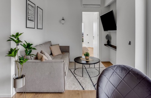 Thessaloniki Apartment | Sanders Arch - Smart 1-Bdr. Apt. w/ Balcony