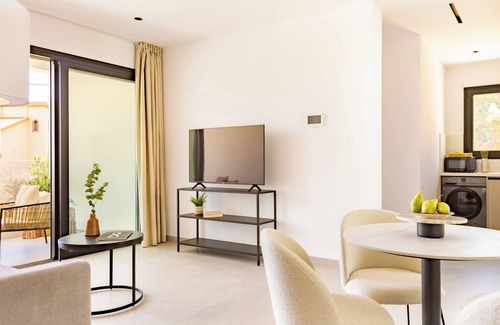 Agios Athanasios Apartment | Sanders Eduardovich - Cute 1 Bdr Apt with Balcony