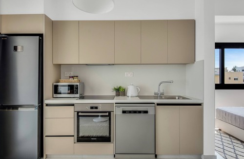 Agios Athanasios Apartment | Sanders Elgio - Adorable Studio with Balcony