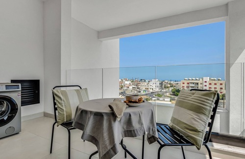 Agios Athanasios Apartment | Sanders Elgio - Adorable Studio with Balcony