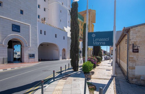 Agios Athanasios Apartment | Sanders Elgio - Delightful 2-bdr Apt With Balcony