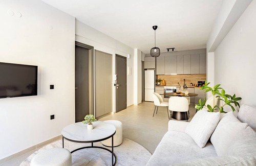 Thessaloniki City Centre Apartment | Sanders Tower Centre - Homey 1-Bdr Apt w Terrace