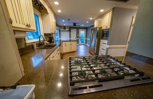Savannah House | Sandfly home with cottage and pool, close to downtown and Tybee
