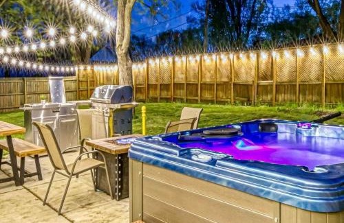 Miller Beach House | Sandhill Flat in Gary, IN