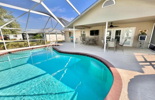 Pelican House | Sandi Retreat