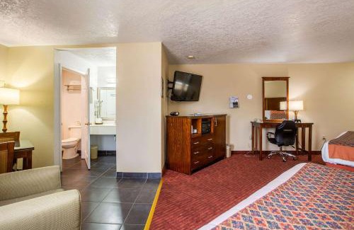 Westside Hotel | Sandia Peak Inn Old Town ABQ, a Howard Johnson by Wyndham