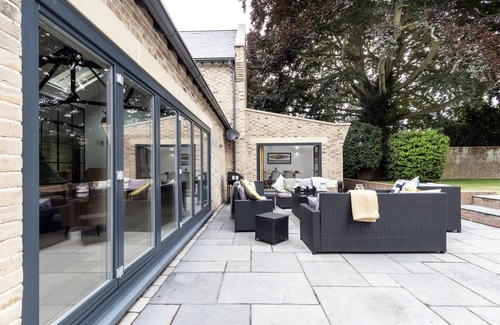 Sandwich House | SandiLodge & Cottage Sleeps 16