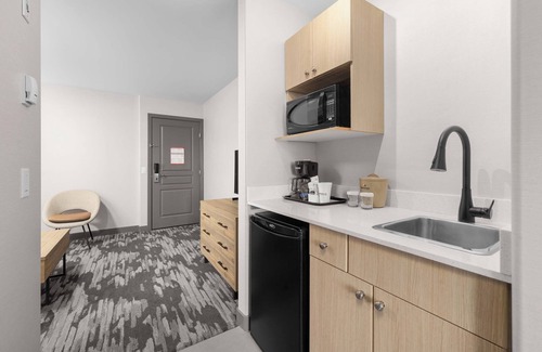 Calgary Hotel | Sandman Hotel Calgary Airport