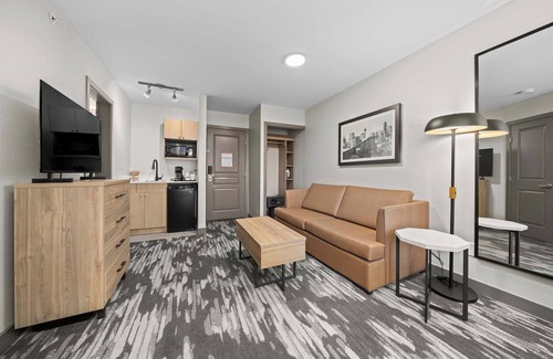 Calgary Hotel | Sandman Hotel Calgary Airport