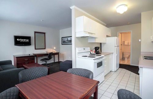 Williams Lake Hotel | Sandman Hotel & Suites Williams Lake