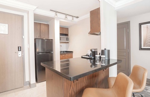 Etobicoke Hotel | Sandman Signature Toronto Airport Hotel