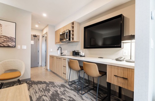 Winnipeg Hotel | Sandman Signature Winnipeg Airport Hotel & Suites