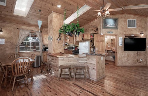 Ruidoso Cabin | Sandoval in the Historic Upper Canyon