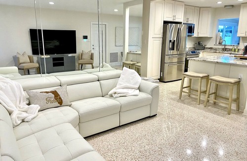 Southgate House | Sandpiper - 4BR - Heated Pool - Minutes to Siesta Key