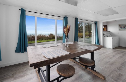 Netarts Apartment | Sandpiper~ Water front on the Netarts Bay ~ unobstructed views. Sleeps 6