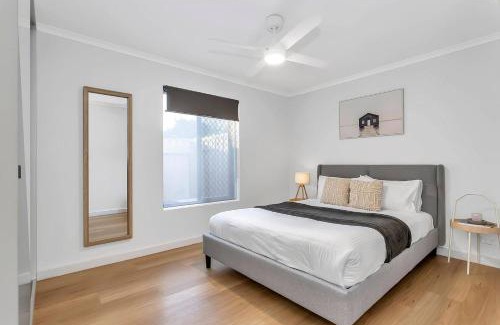 Glenelg South Apartment | Sands & Hearth - Minutes to Beach & Moseley Square