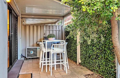 Glenelg South Apartment | Sands & Hearth - Minutes to Beach & Moseley Square